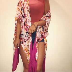 BEAUTUFUL FLORAL KIMONO/ BATHING SUIT COVER